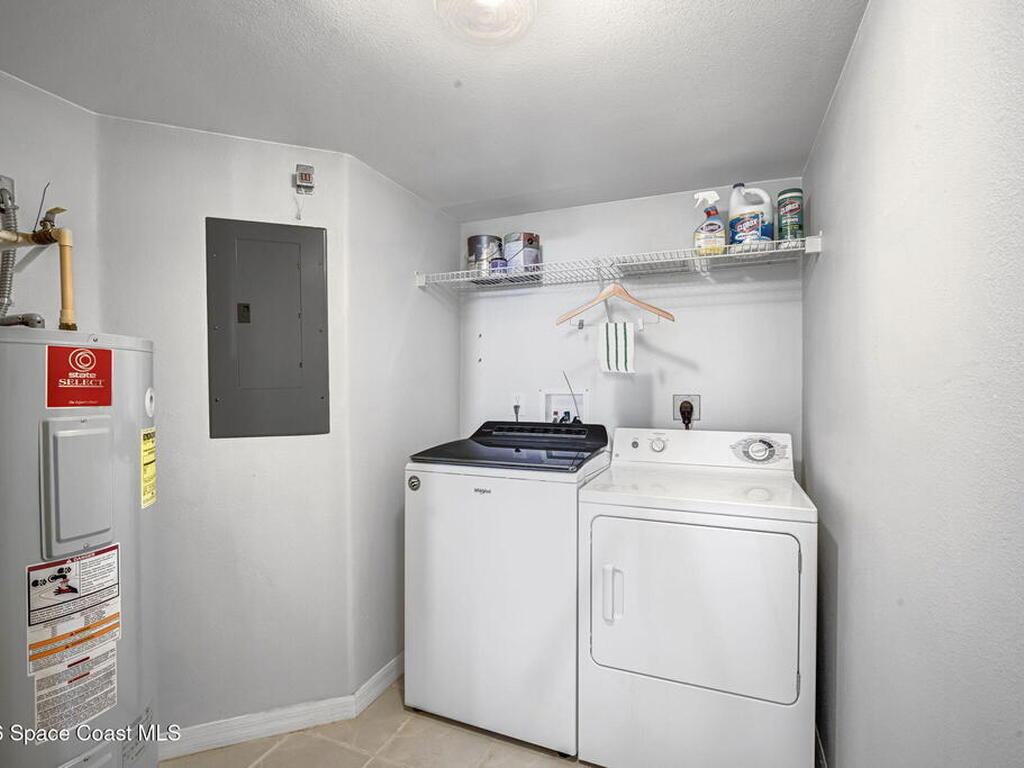 800 Del Rio Way, Merritt Island, FL 32953