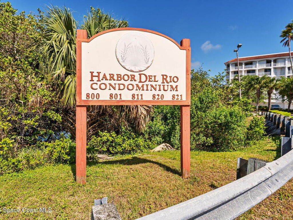 800 Del Rio Way, Merritt Island, FL 32953