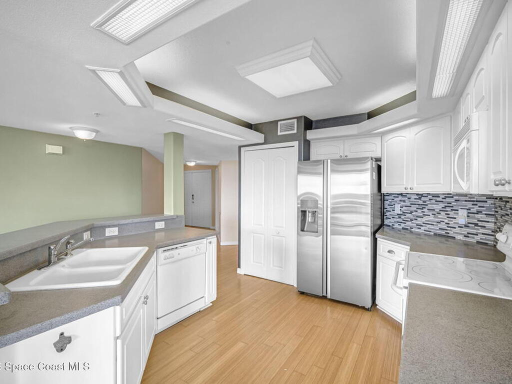 800 Del Rio Way, Merritt Island, FL 32953