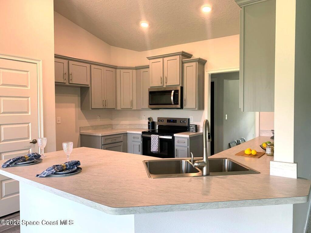 483 Oakleaf Street, Palm Bay, FL 32908