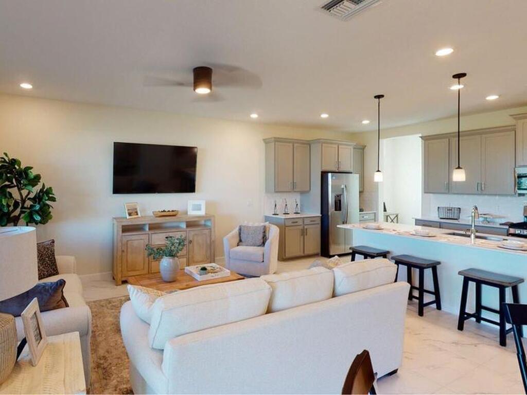 1630 Pantone Way, Palm Bay, FL 32907