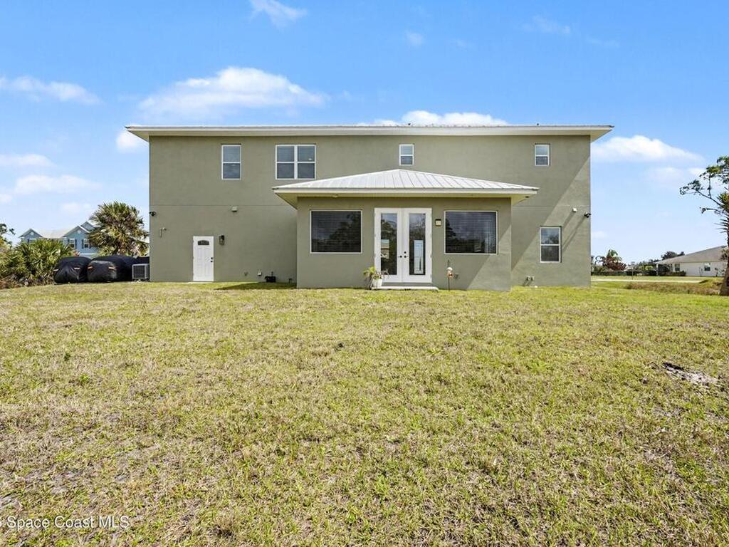 5570 Sanctuary Avenue, Grant, FL 32949