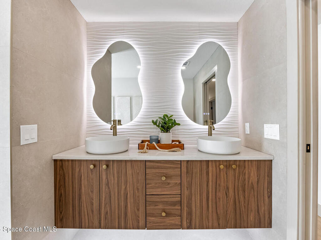 43 Westview Lane, Cocoa Beach, FL 32931