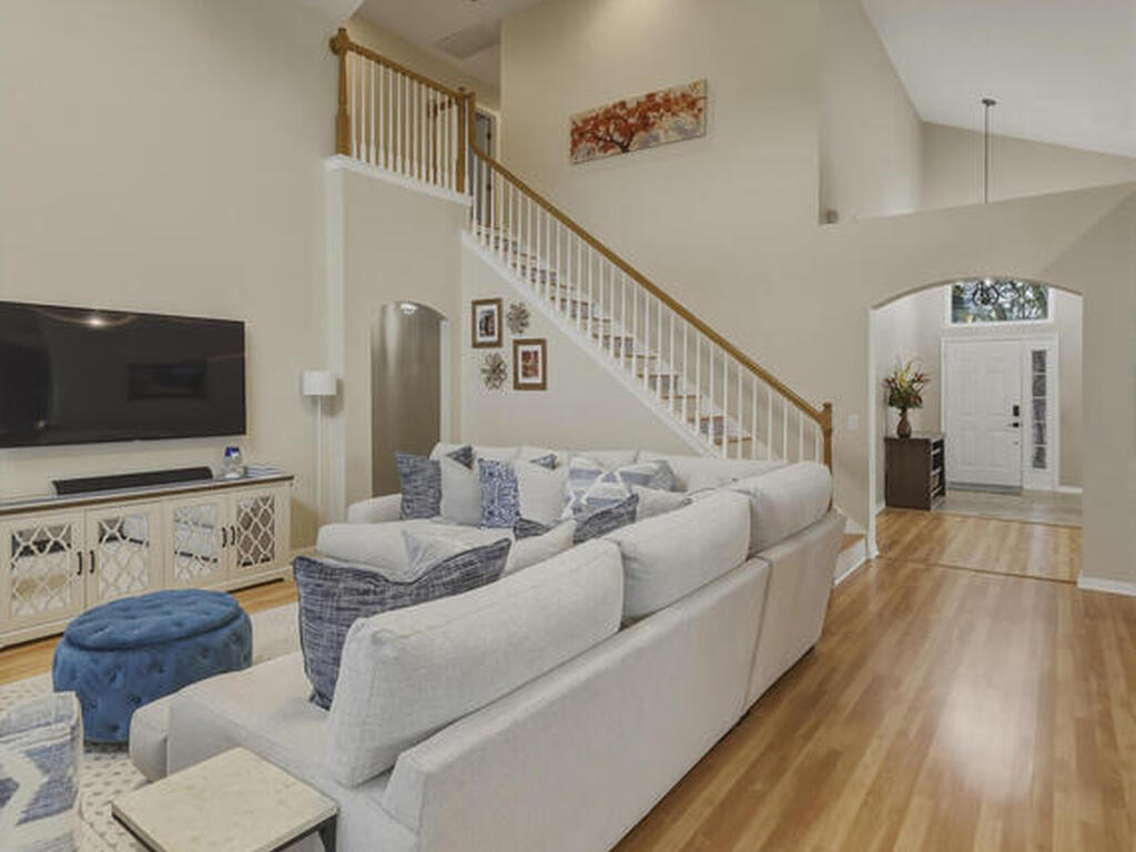 427 Heathrow Circle, Rockledge, FL 32955