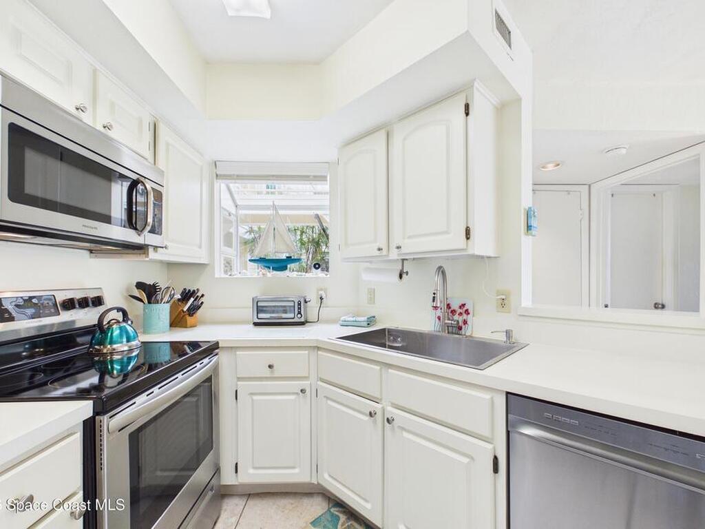 1800 Charlesmont Drive, Melbourne, FL 32903