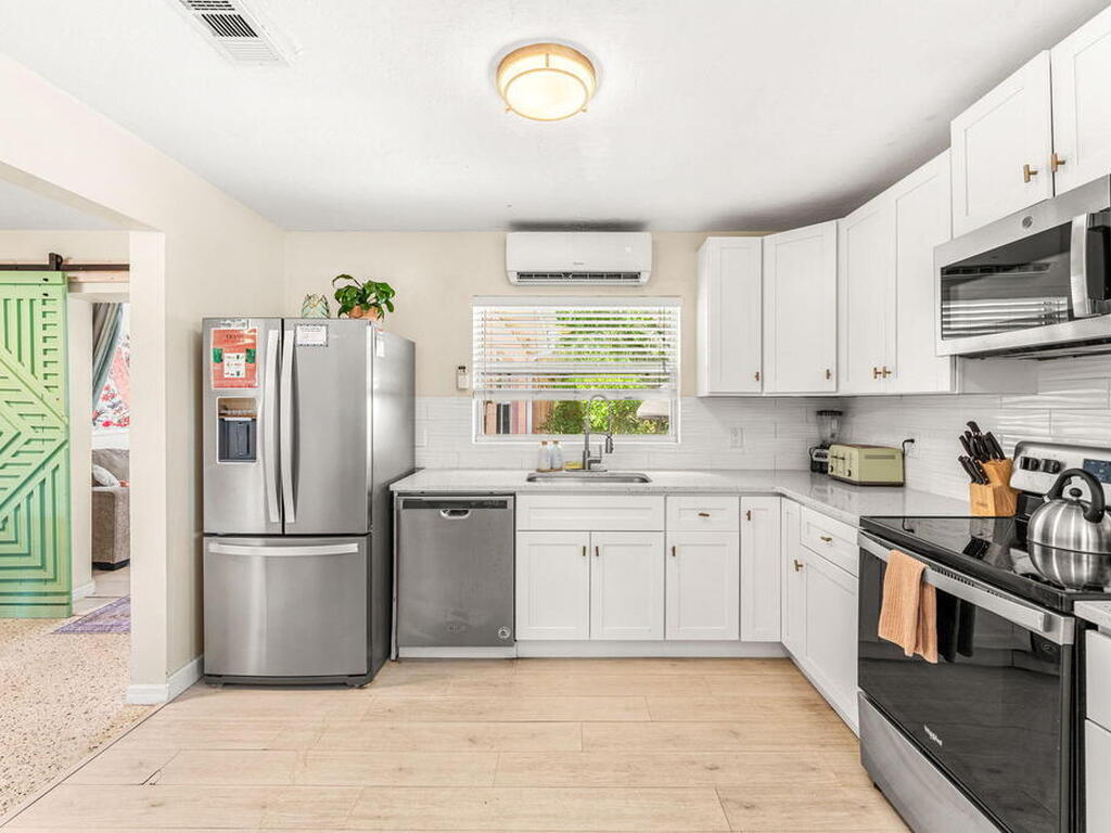 214 S Orlando Avenue, Cocoa Beach, FL 32931