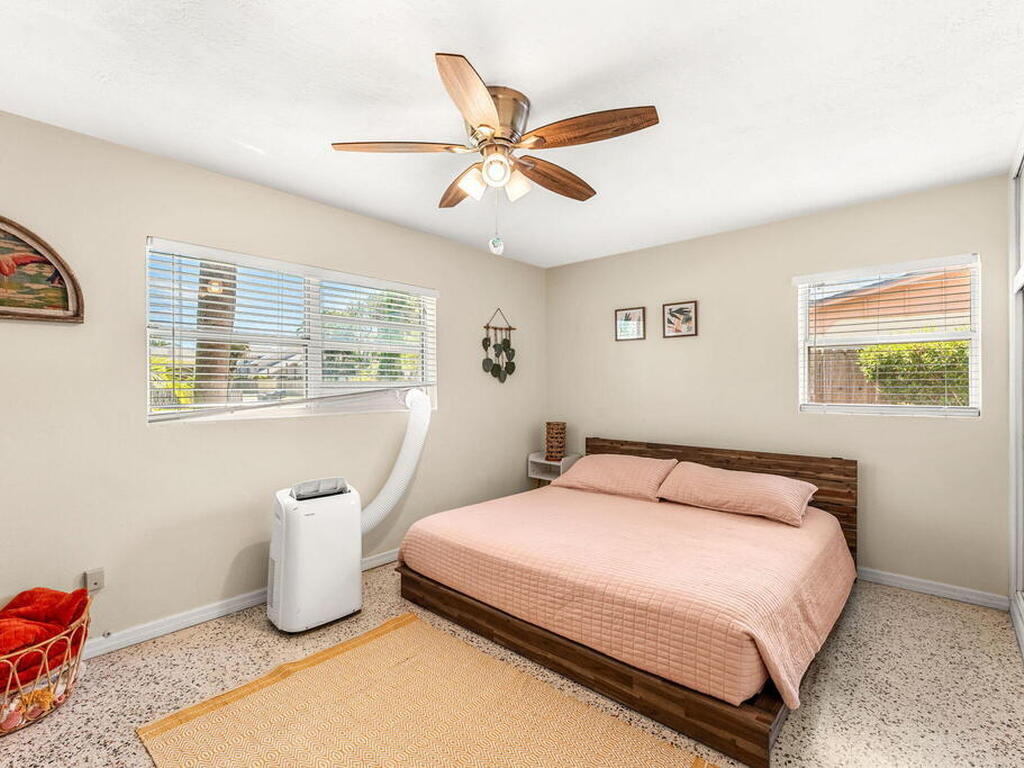 214 S Orlando Avenue, Cocoa Beach, FL 32931