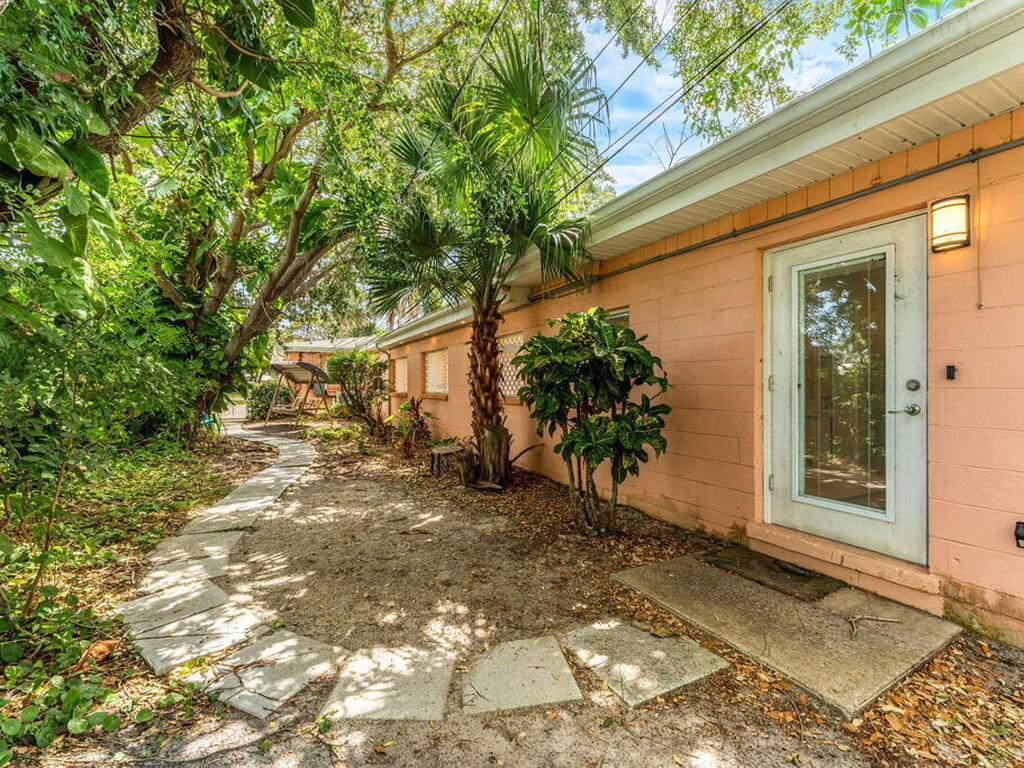 214 S Orlando Avenue, Cocoa Beach, FL 32931