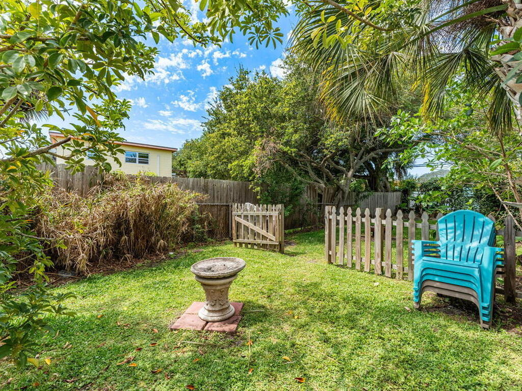 214 S Orlando Avenue, Cocoa Beach, FL 32931