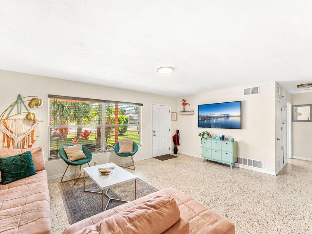 214 S Orlando Avenue, Cocoa Beach, FL 32931