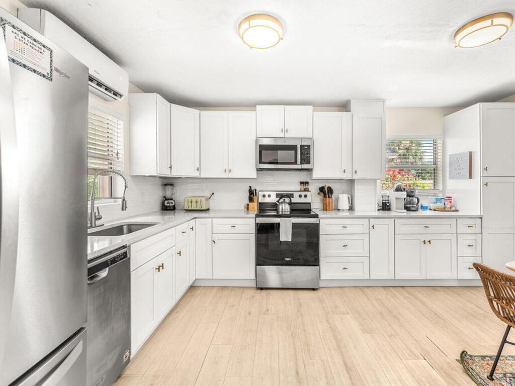 214 S Orlando Avenue, Cocoa Beach, FL 32931