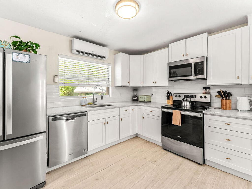 214 S Orlando Avenue, Cocoa Beach, FL 32931