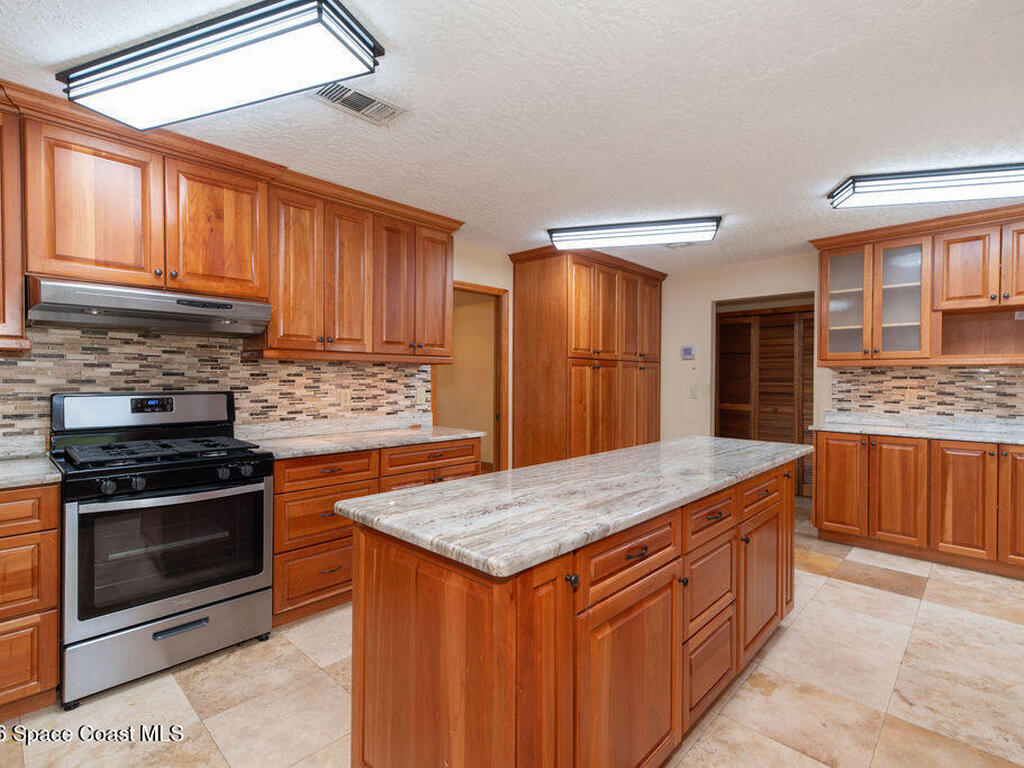 5290 Pina Vista Drive, Melbourne, FL 32934