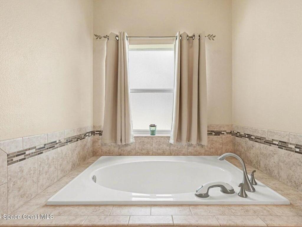 622 Hollow Glen Drive, Titusville, FL 32780