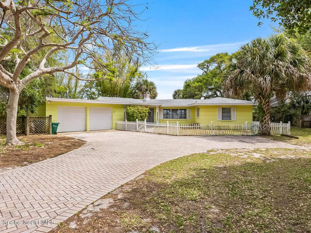 8690 S Tropical Trail, Merritt Island, FL 32952