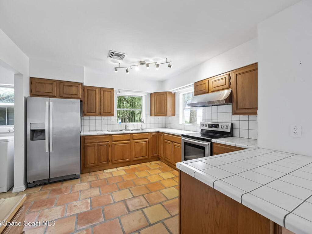 8690 S Tropical Trail, Merritt Island, FL 32952