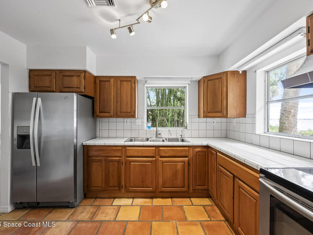 8690 S Tropical Trail, Merritt Island, FL 32952