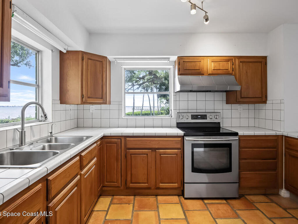 8690 S Tropical Trail, Merritt Island, FL 32952