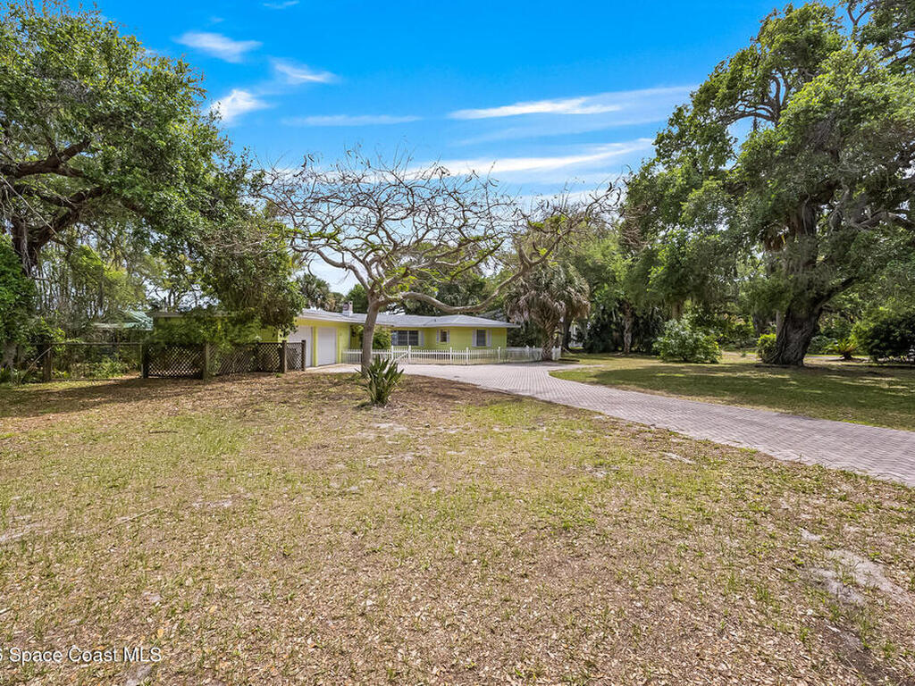 8690 S Tropical Trail, Merritt Island, FL 32952