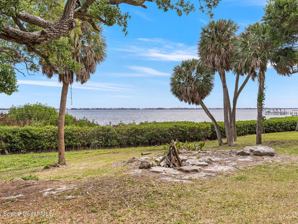 8690 S Tropical Trail, Merritt Island, FL 32952