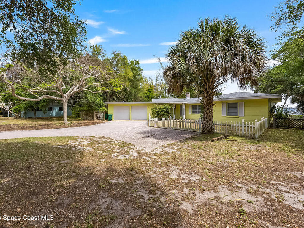 8690 S Tropical Trail, Merritt Island, FL 32952