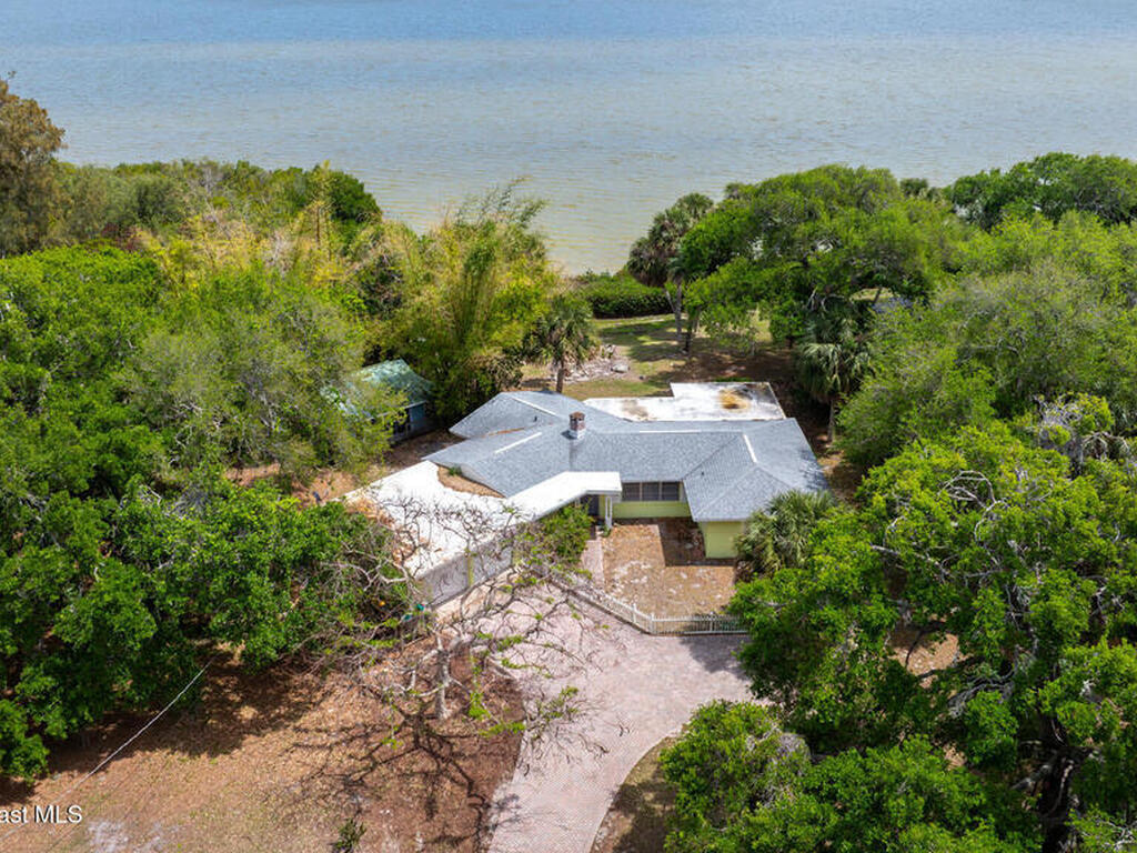 8690 S Tropical Trail, Merritt Island, FL 32952