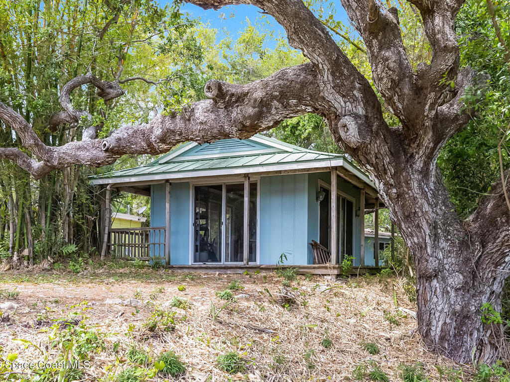 8690 S Tropical Trail, Merritt Island, FL 32952