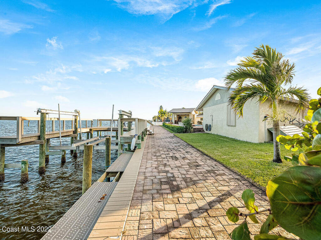 1775 Larchmont Court, Merritt Island, FL 32952