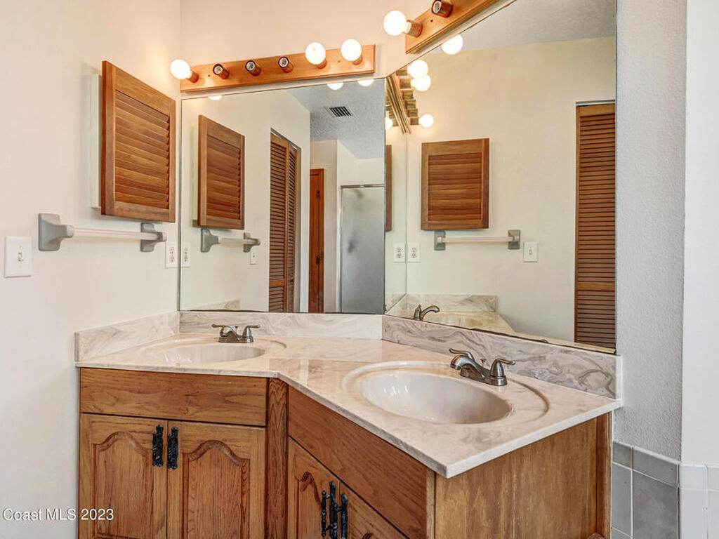 1134 S Brevard Avenue, Cocoa Beach, FL 32931