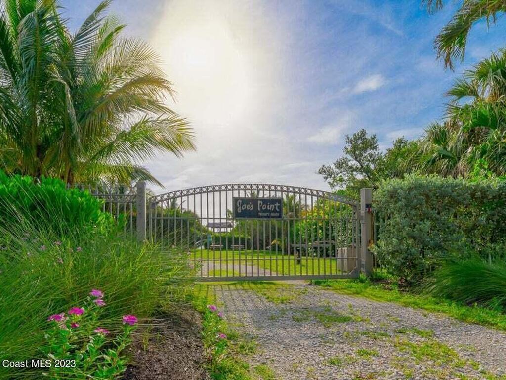 3950 NE Joes Point Road, Stuart, FL 34996