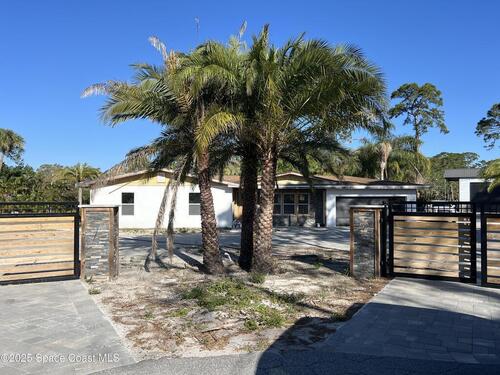 2275 Pineapple Place