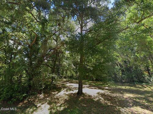 305 N Woodlake Avenue