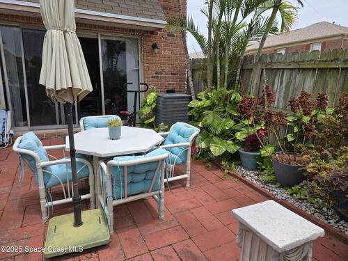 152 E Colonial Court