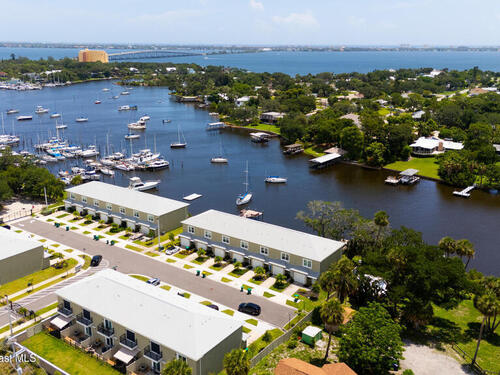 913 Paddleboard Court