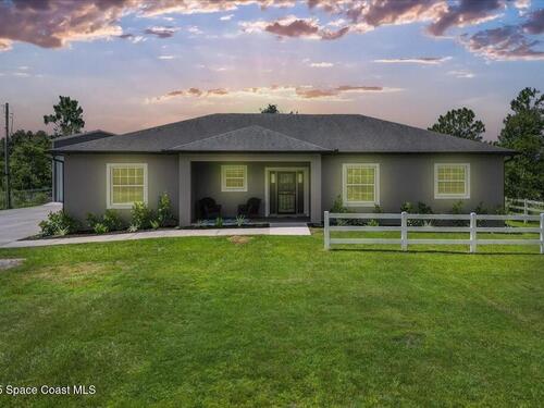 18704 Northcliff Street