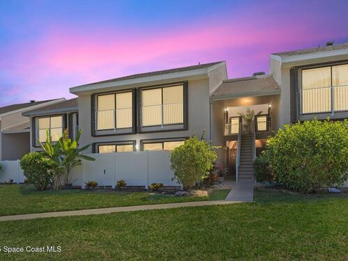 3212 S Lakeview Circle