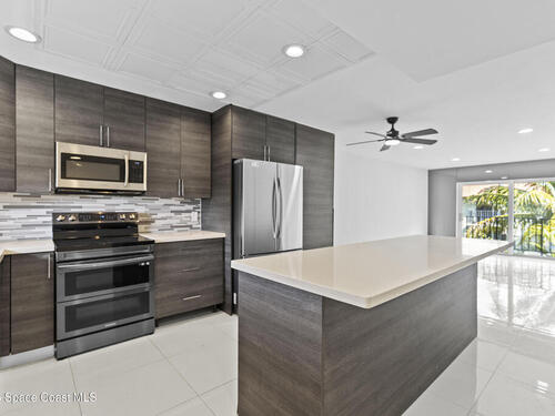 809 W Oakland Park Boulevard