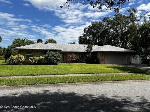 1805 Whispering Oaks Circle