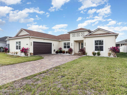 1923 Crossbill Drive