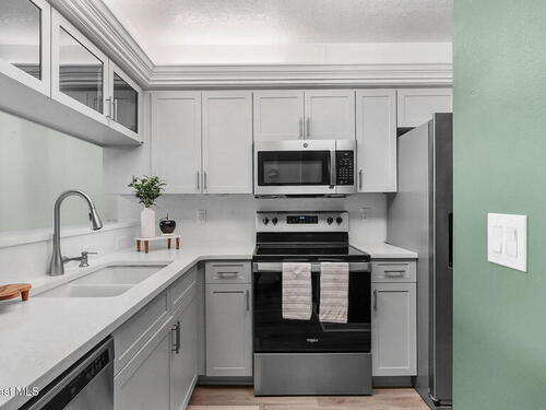 1420 Huntington Lane