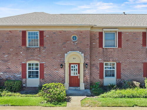 913 S Colonial Court