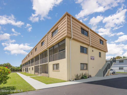 7101 Ridgewood Avenue