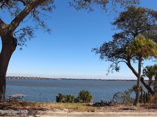 2514 N Indian River Drive